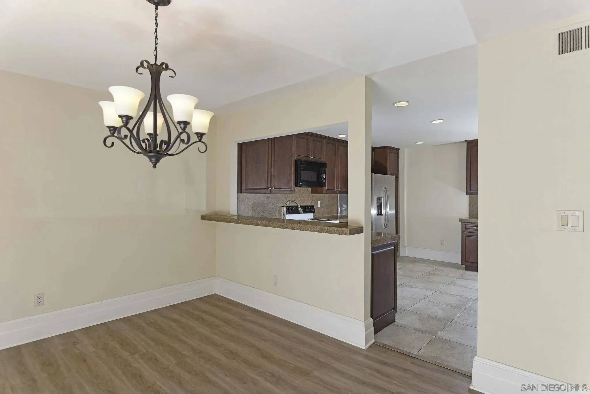 La Jolla, California 92037, United States, 3 Bedrooms Bedrooms, ,3 BathroomsBathrooms,Residential,Active,175117