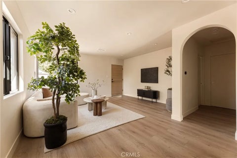 Tiny photo for 5724 Bianca AVE, Encino, CA 91316 (MLS # GD26188263)