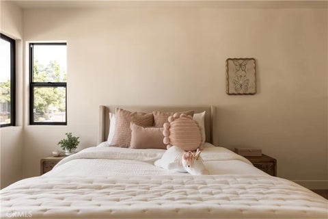 Tiny photo for 5724 Bianca AVE, Encino, CA 91316 (MLS # GD26188263)