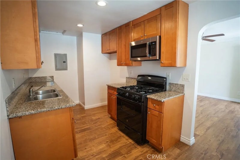 706 W 90th