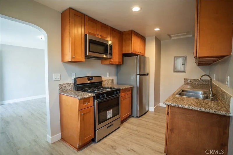 706 W 90th