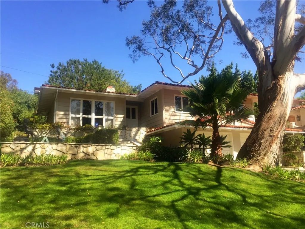 Photo of 3401 Paseo Del Campo, Palos Verdes Estates, CA 90274 (MLS # PV25239415)