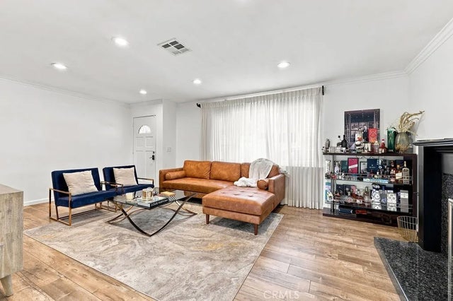 13067 Azores, Los Angeles