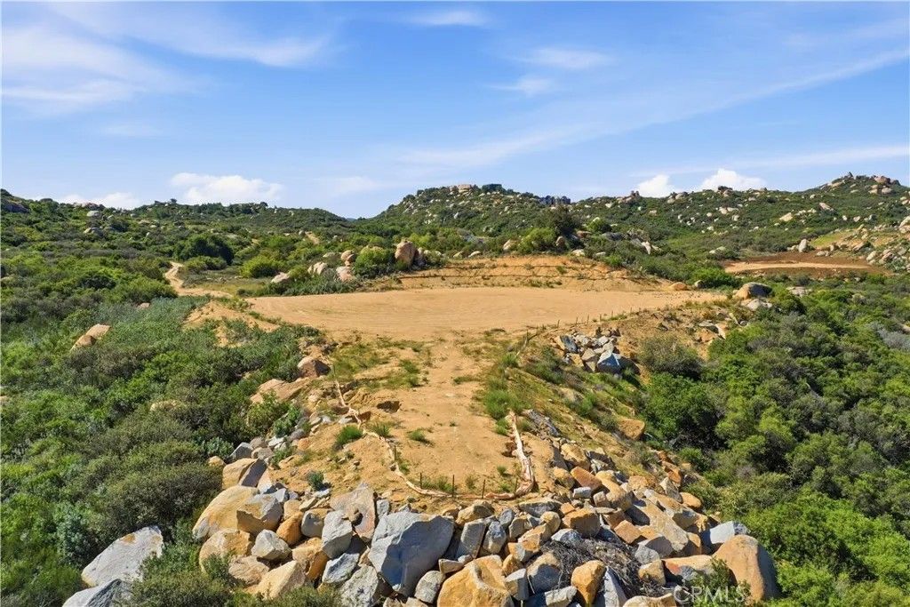 Photo of 41591 Corte Vista Gusta, Murrieta, CA 92562 (MLS # SW26056341)