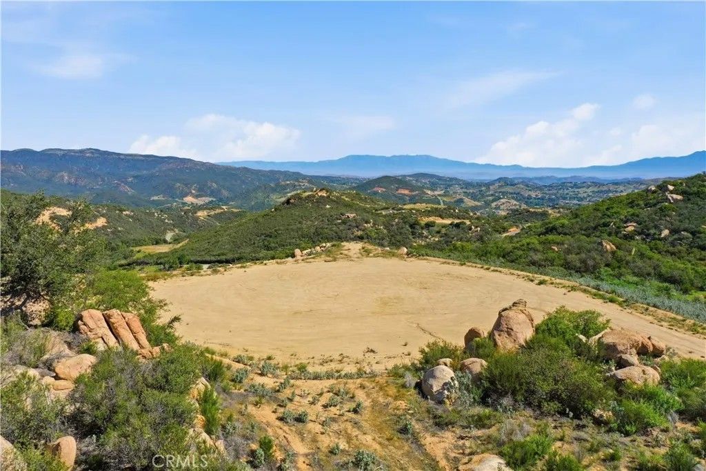 Photo of 41591 Corte Vista Gusta, Murrieta, CA 92562 (MLS # SW26056341)