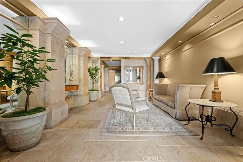 128 N Swall Drive 304