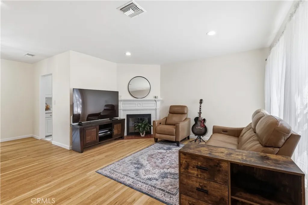 1845 N Evergreen