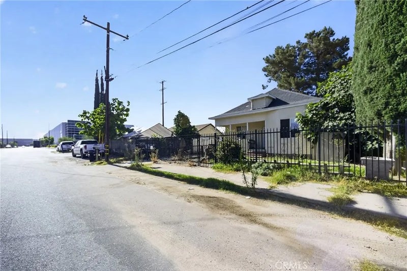 24809 E Benedict