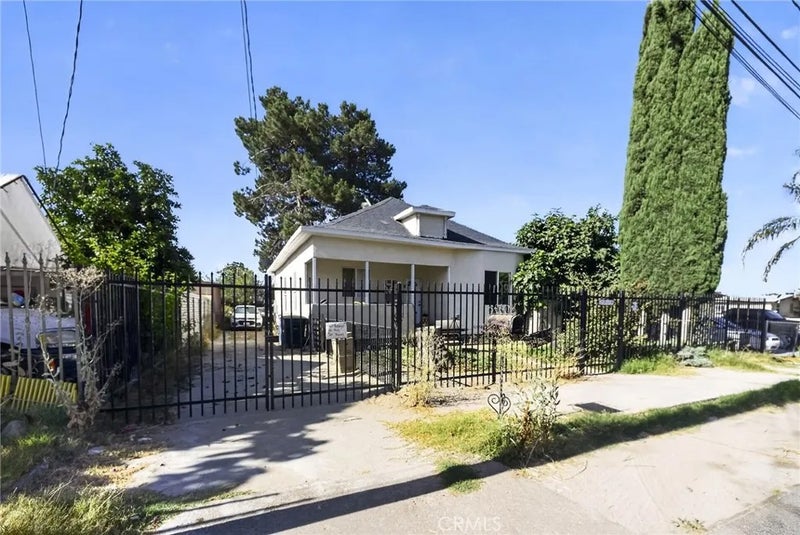24809 E Benedict
