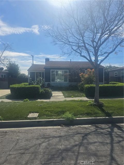Photo of 612 W Ellis Ave, Inglewood, CA 90302 (MLS # DW26024177)