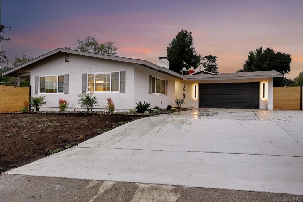 Photo of 10784 Flambeau Pl, La Mesa, CA 91941 (MLS # 260001935)