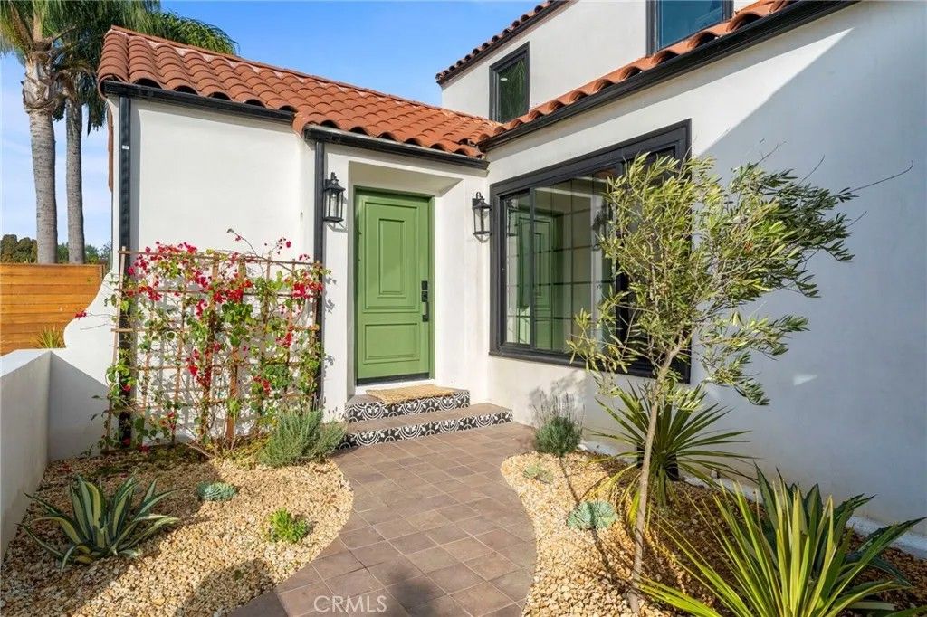 Photo of 5334 S Hillcrest Drive, Los Angeles, CA 90043 (MLS # DW26000258)