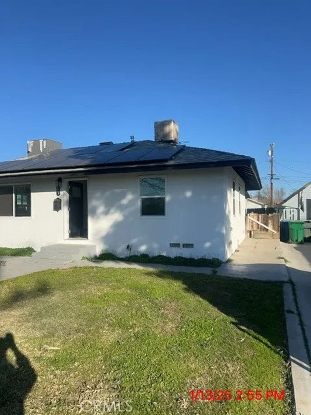 Photo of 714 Wistaria St, Bakersfield, CA 93308 (MLS # DW26061591)
