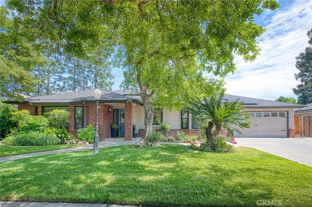 Photo of 7668 N Hayston Ave, Fresno, CA 93720 (MLS # FR26089942)