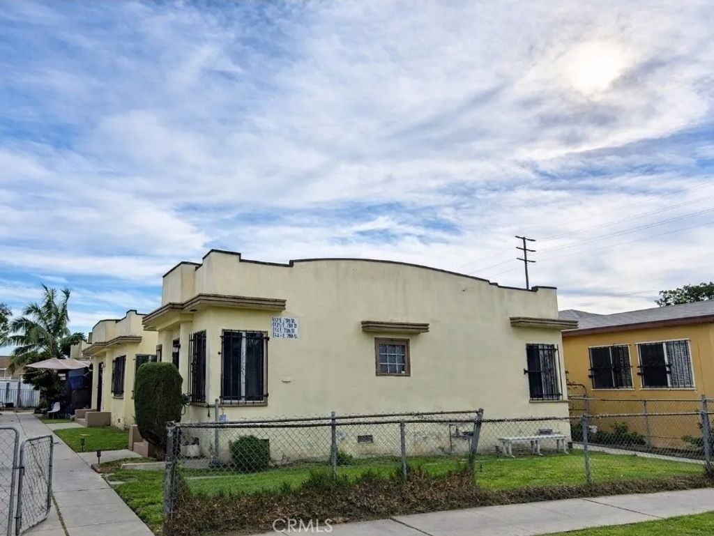 Photo of 912 E 79th St, Los Angeles, CA 90001 (MLS # CV26056098)