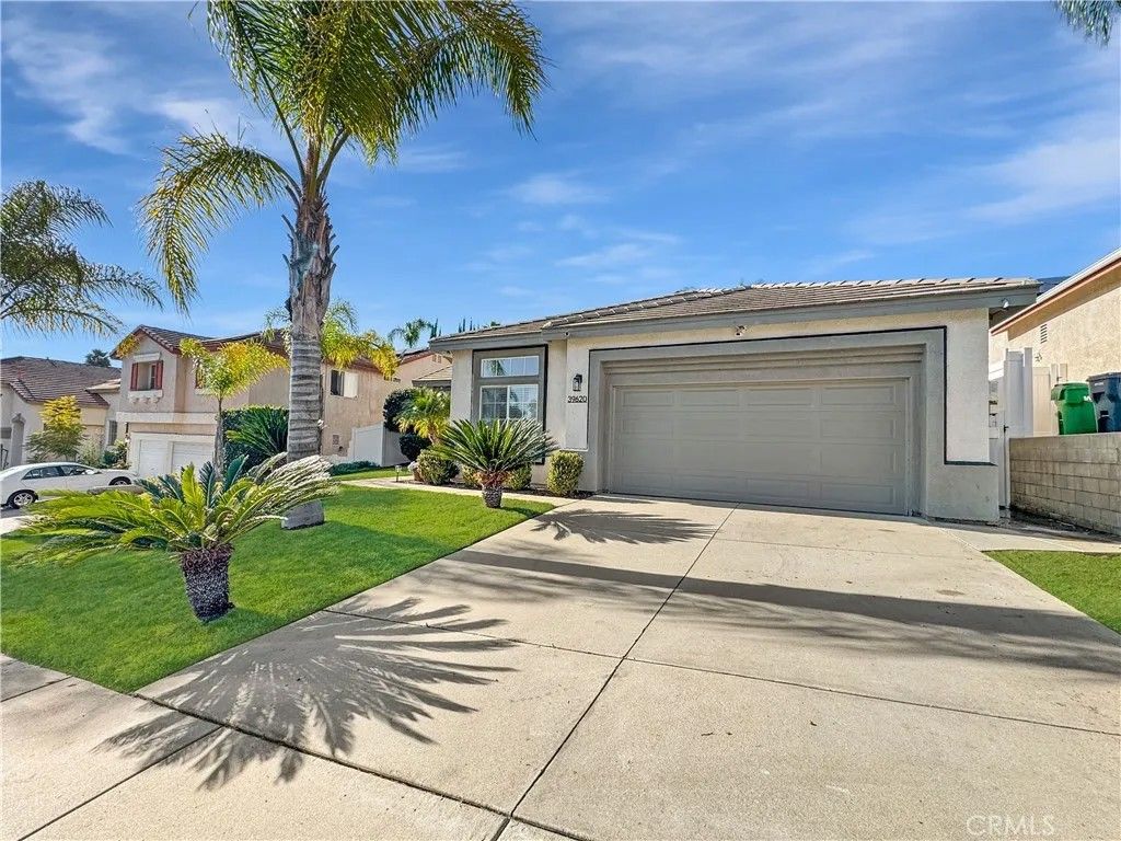 Photo of 39620 Bonaire Way, Murrieta, CA 92563 (MLS # SW26034061)