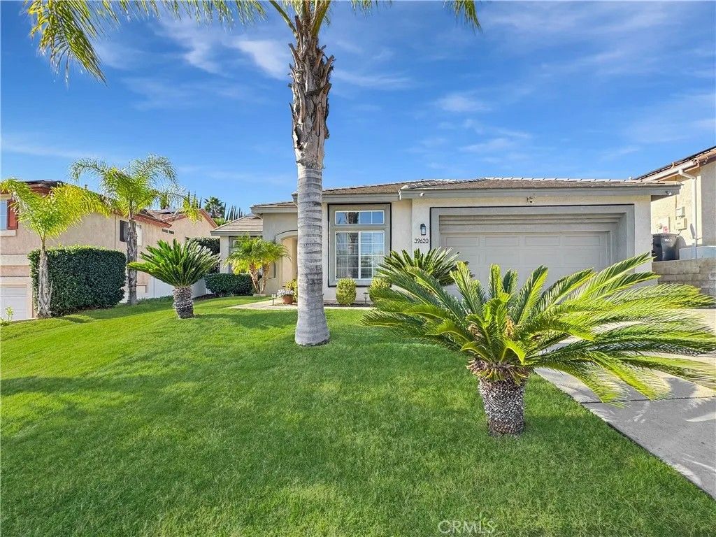 Photo of 39620 Bonaire Way, Murrieta, CA 92563 (MLS # SW26034061)