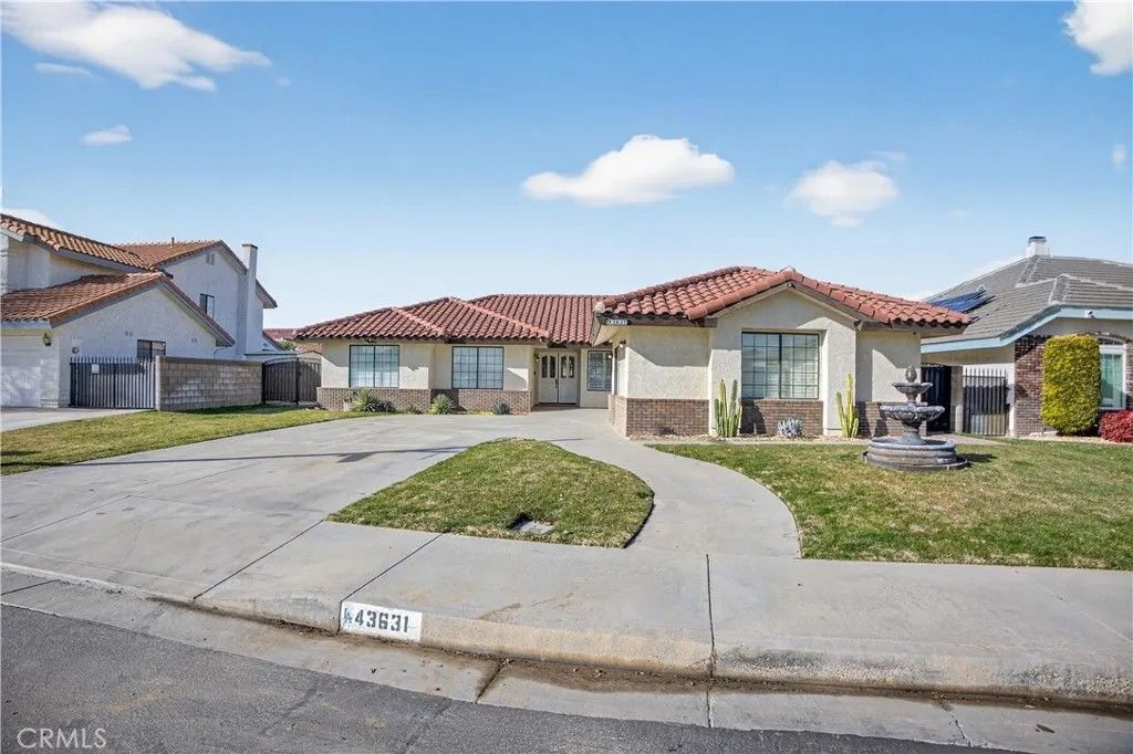 Photo of 43631 37th St, Lancaster, CA 93536 (MLS # SR26010638)