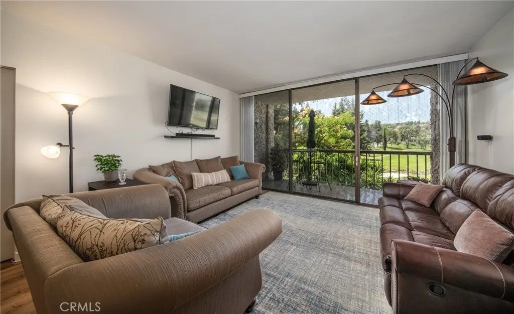 5555 Canyon Crest 2G