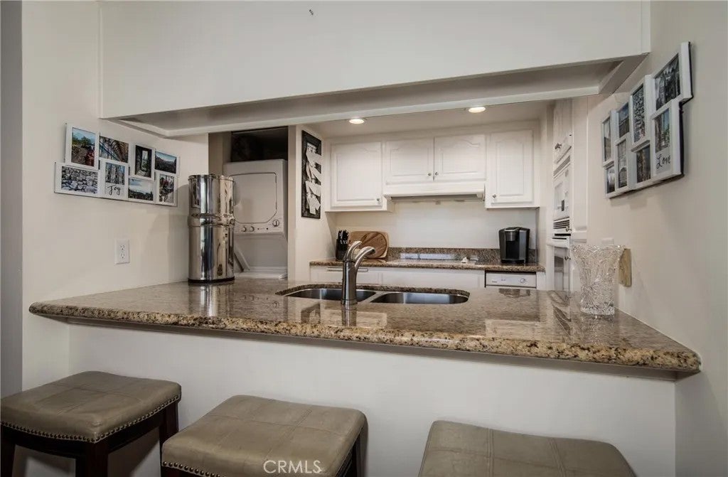 5555 Canyon Crest 2G