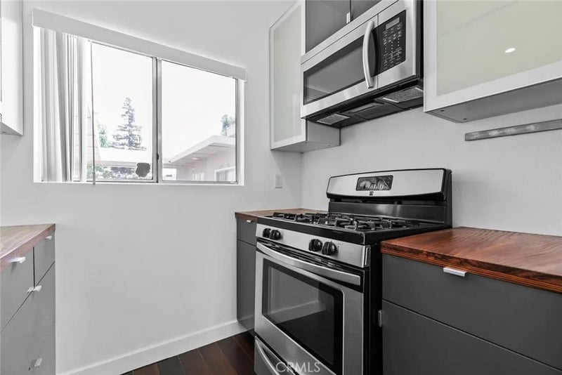 4859 Coldwater Canyon 12