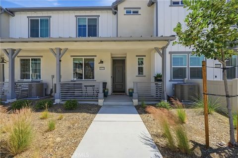 Photo of 39376 Corvina Lane, Temecula, CA 92591 (MLS # SW26141905)