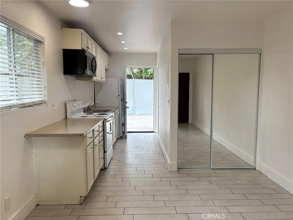 Photo of 609 S Vine Ave #B, Ontario, CA 91762 (MLS # IG25237499)