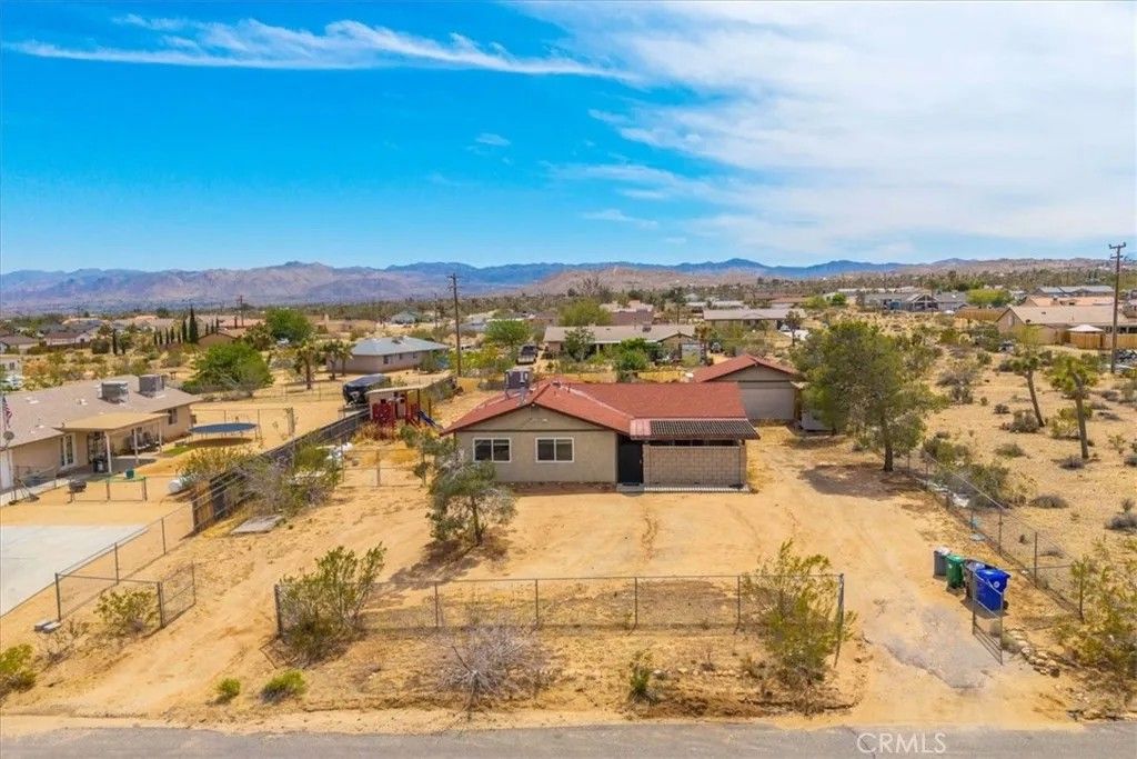 Photo of 58331 Caliente Street, Yucca Valley, CA 92284 (MLS # JT25276651)