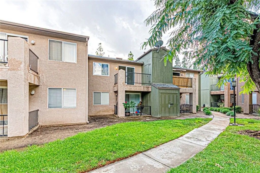 Photo of 2608 avenida del Vista, Corona, CA 92882 (MLS # DW25257546)