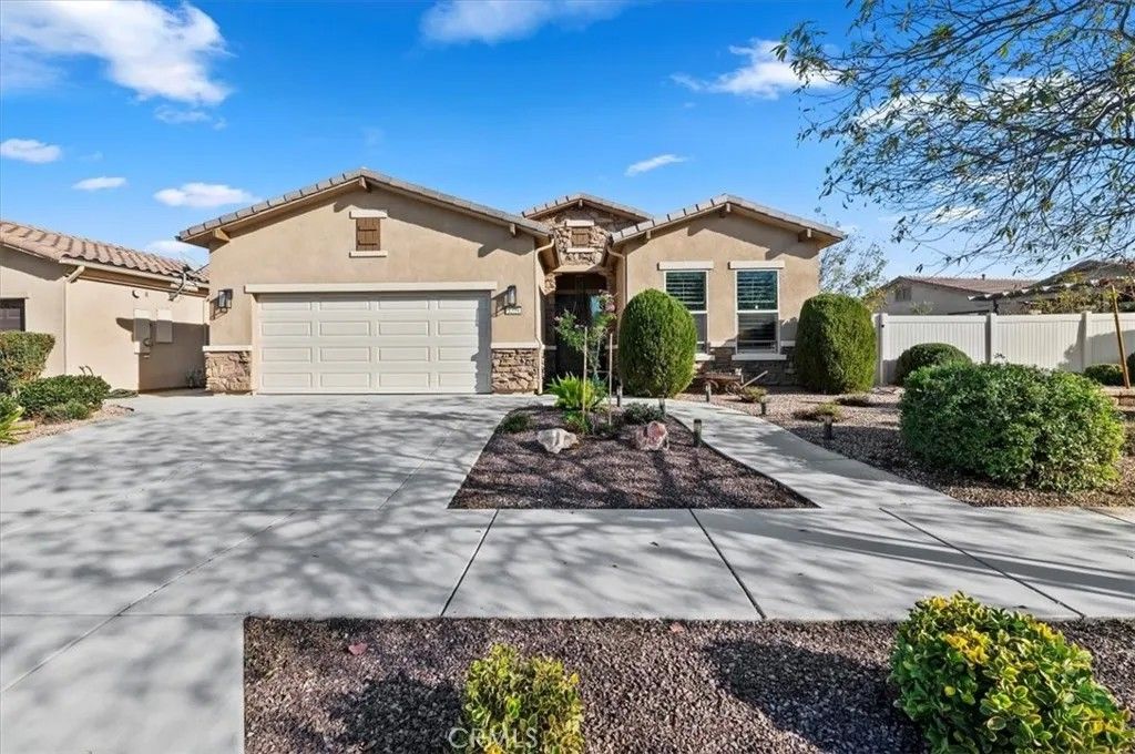 Photo of 1394 Via La Presa, Hemet, CA 92545 (MLS # SW26076228)