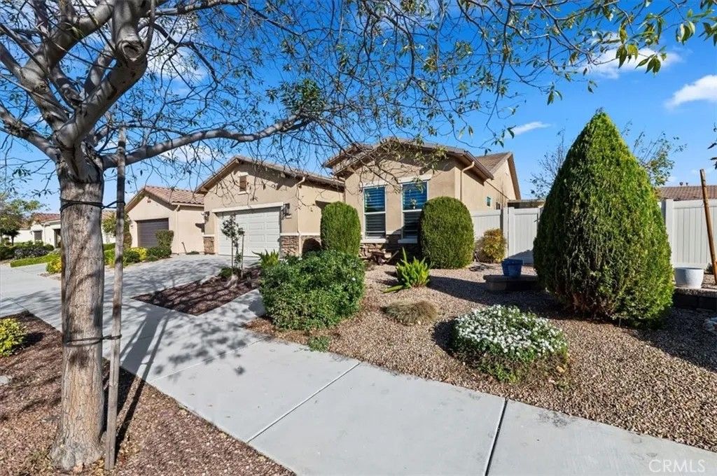 Photo of 1394 Via La Presa, Hemet, CA 92545 (MLS # SW26076228)