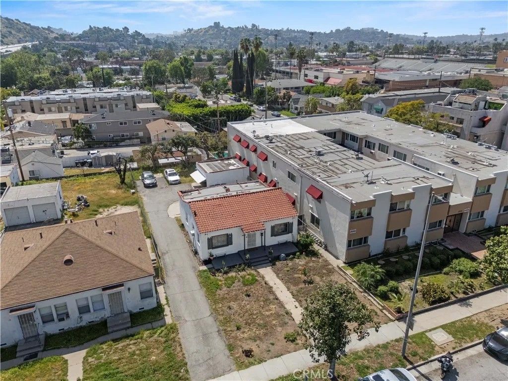 Photo of 1534 E Broadway, Glendale, CA 91205 (MLS # SR26095514)