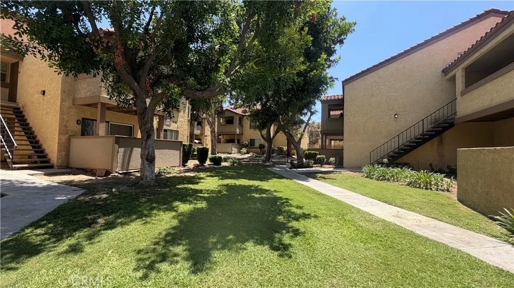 1140 W Blaine Street 101