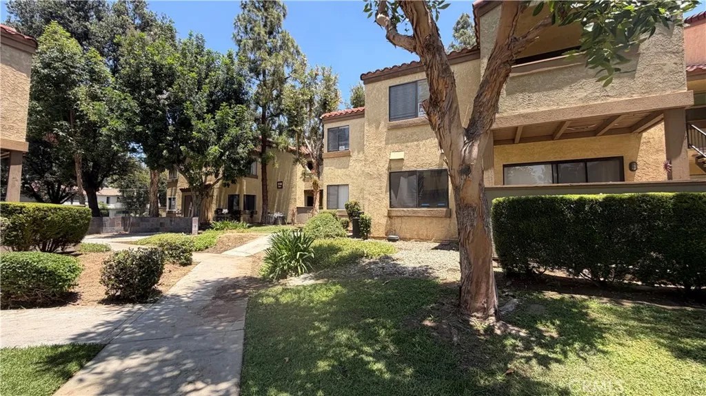 1140 W Blaine Street 101