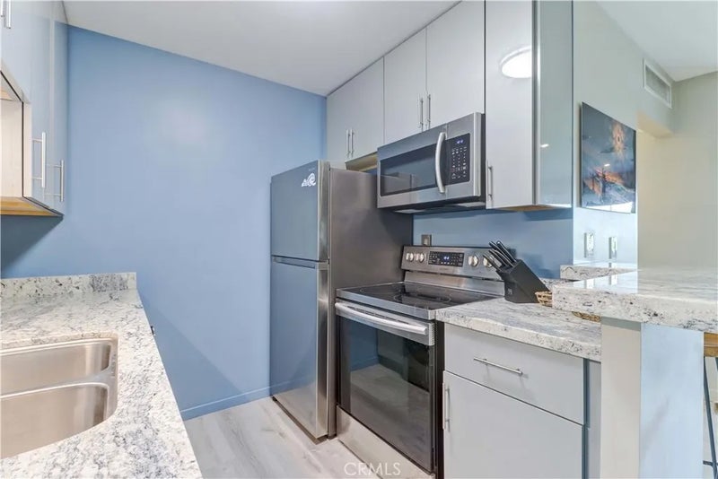 576 N Bellflower Boulevard 303