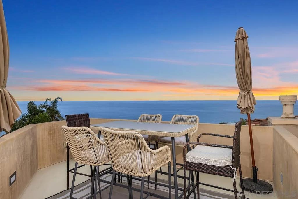 Photo of 1554 Summit Avenue, Cardiff By The Sea, CA 92007 (MLS # 260012472)