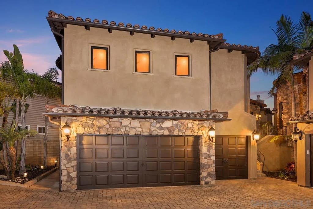 Photo of 1554 Summit Avenue, Cardiff By The Sea, CA 92007 (MLS # 260012472)