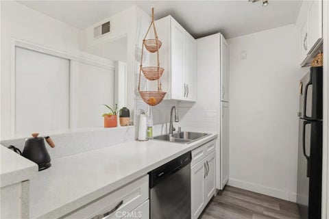 Photo of 18620 Hatteras Street #157, Tarzana, CA 91356 (MLS # SR26121599)