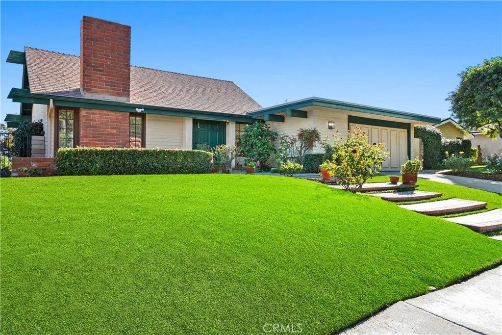 Photo of 4100 Tarrybrae Terrace, Tarzana, CA 91356 (MLS # SR26009648)