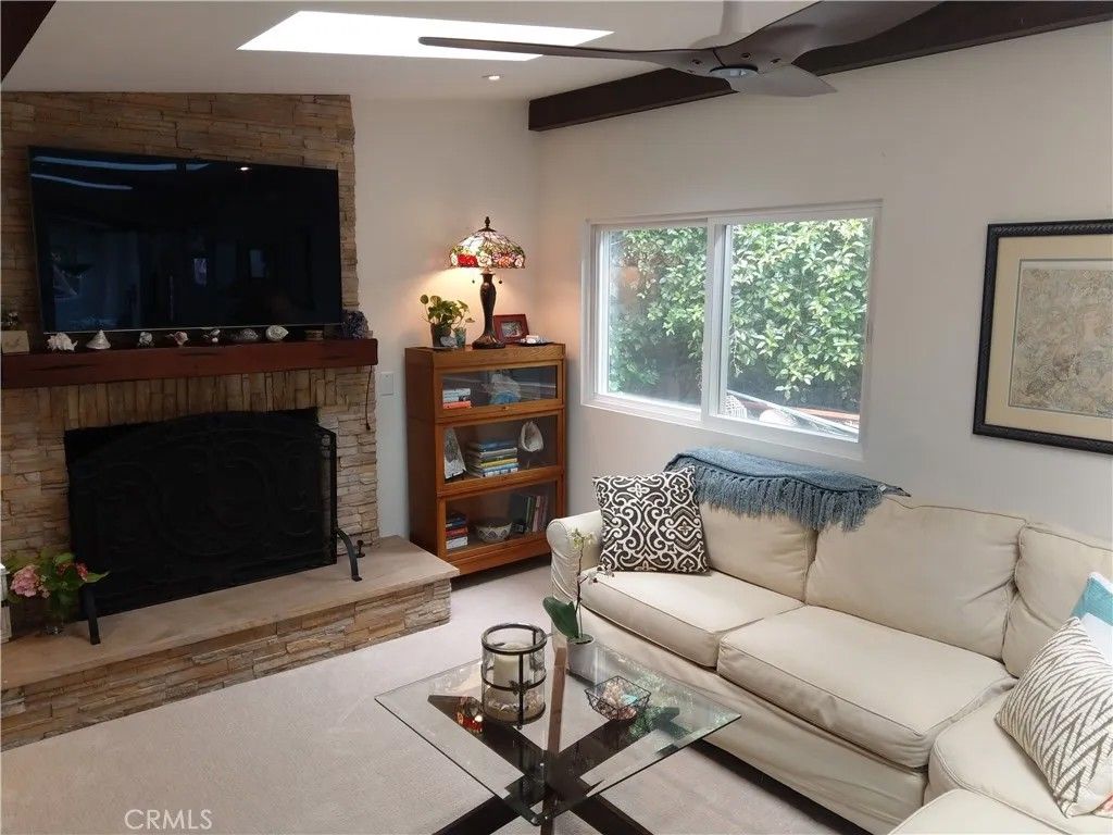 Photo of 945 Park Ave, Laguna Beach, CA 92651 (MLS # OC25276629)