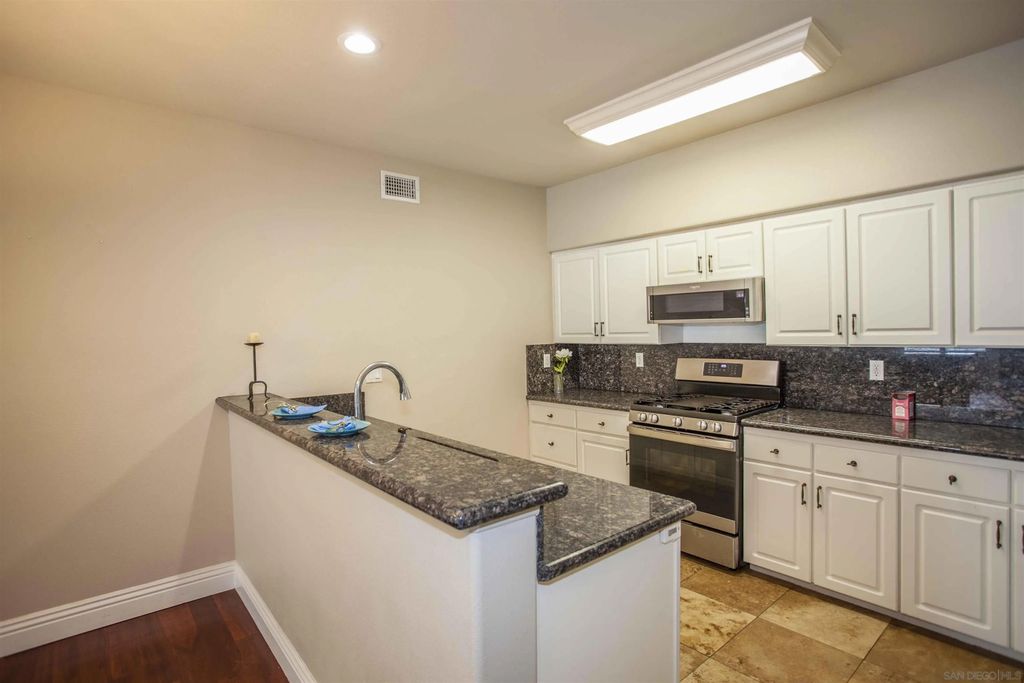 Photo of 12362 Carmel Country Rd #G208, San Diego, CA 92130 (MLS # 260004784)