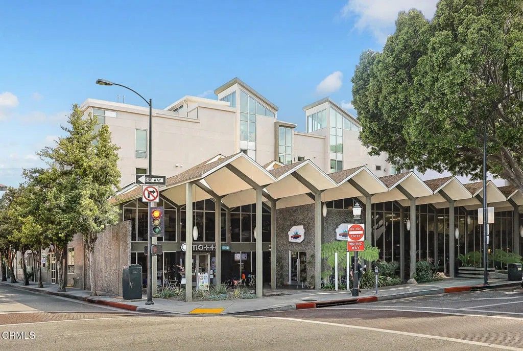 Photo of 111 S De lacey Avenue #317, Pasadena, CA 91103 (MLS # P1-24450)