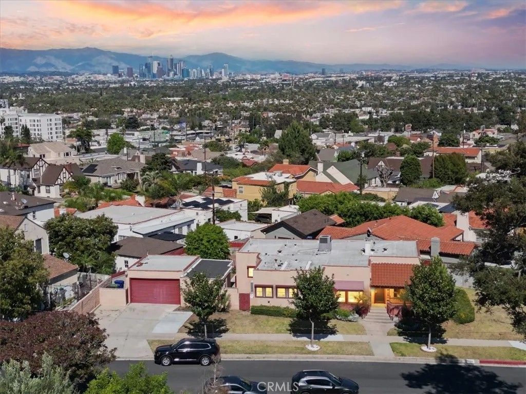 Photo of 4930 Chesley Ave, View Park, CA 90043 (MLS # DW26080442)