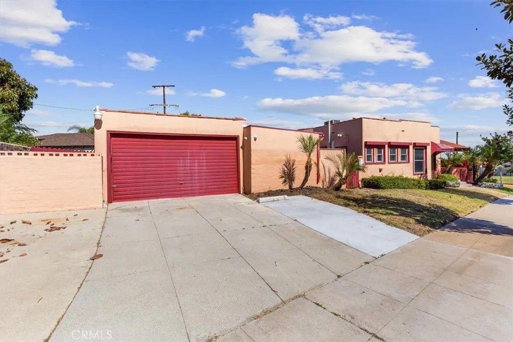 Photo of 4930 Chesley Ave, View Park, CA 90043 (MLS # DW26080442)