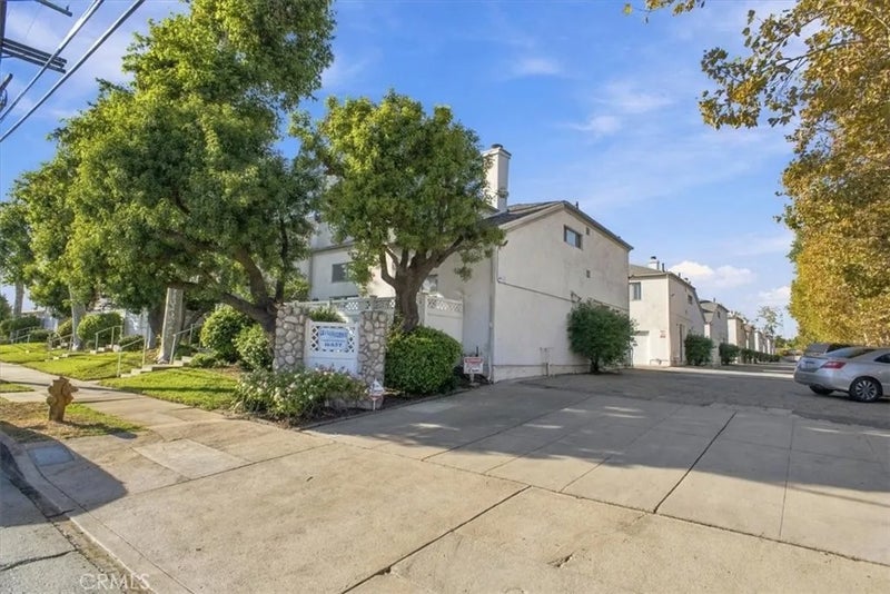 16857 San Fernando Mission Boulevard 48