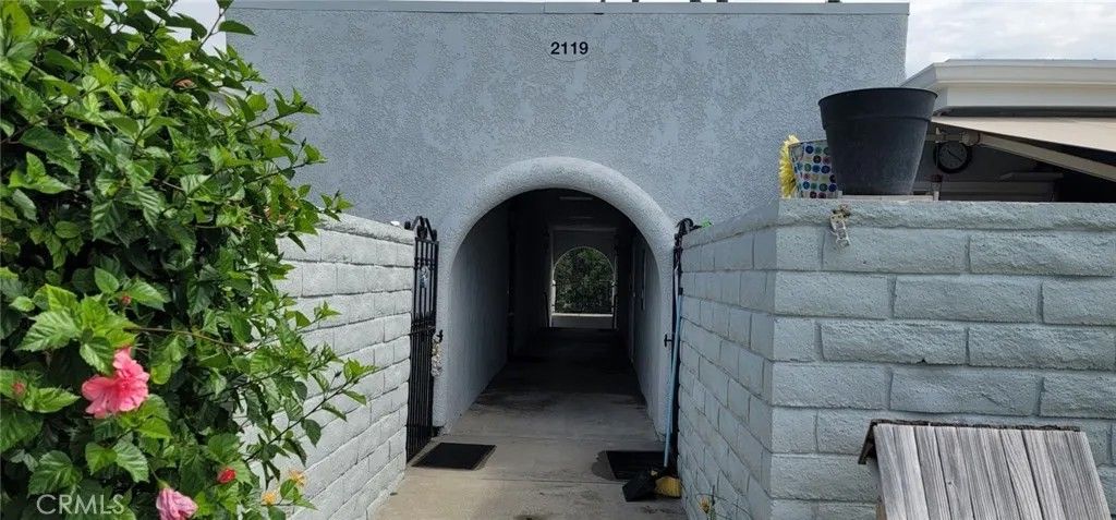 Photo of 2119 Via Puerta #P, Laguna Woods, CA 92637 (MLS # OC25281936)