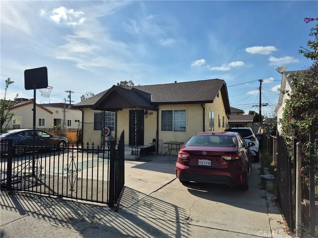 Photo of 727 S Eastmont Avenue, Los Angeles, CA 90022 (MLS # TR26035377)