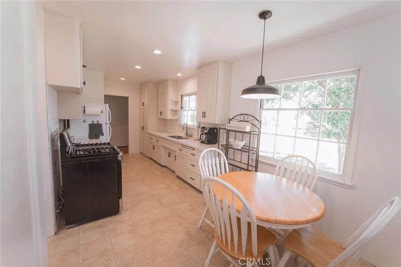 228 E Hurst