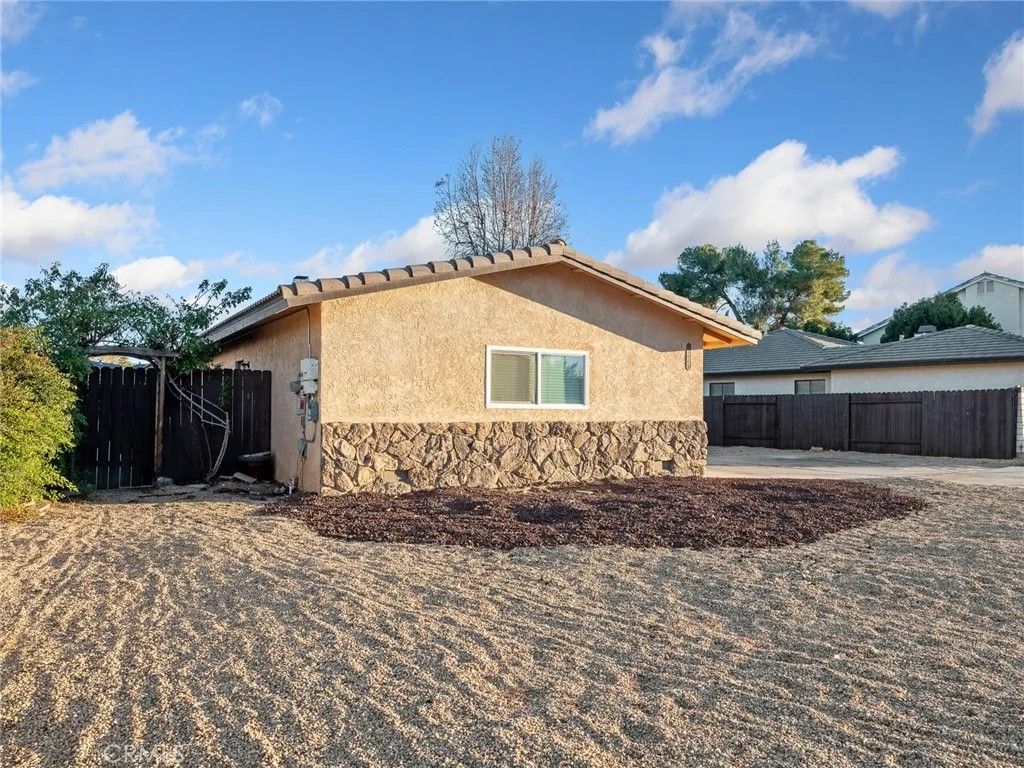 Photo of 13045 Greensboro Road, Victorville, CA 92395 (MLS # HD26006687)