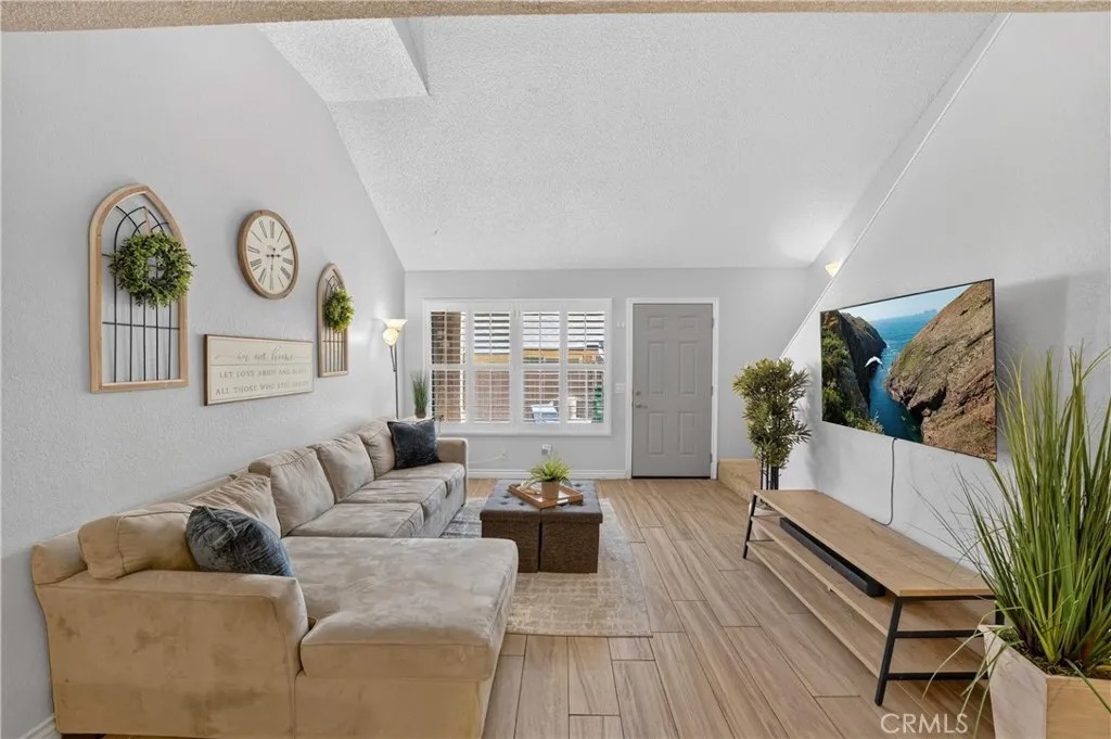 435 W 9th B3
